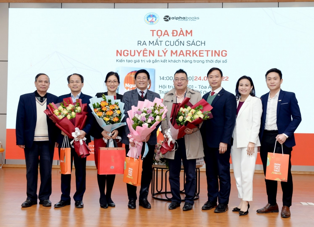 “Nguyên lý Marketing” - Kiến tạo giá trị và gắn kết khách hàng trong thời đại số “Nguyên lý Marketing” - Kiến tạo giá trị và gắn kết khách hàng trong thời đại số