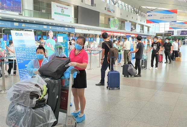 Từ 00 giờ ngày 15/5, người nhập cảnh vào Việt Nam không phải xét nghiệm Covid-19 Từ 00 giờ ngày 15/5, người nhập cảnh vào Việt Nam không phải xét nghiệm Covid-19