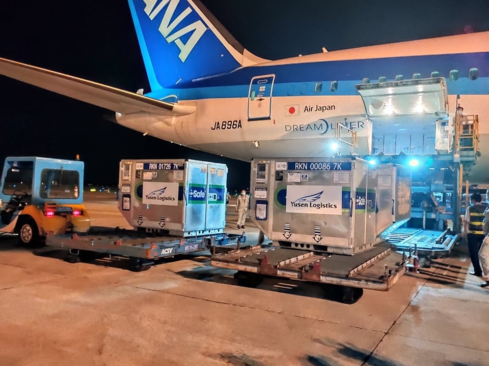 Gần 1 triệu liều vắc xin Covid-19 của Nhật Bản đã về đến Việt Nam Gần 1 triệu liều vắc xin Covid-19 của Nhật Bản đã về đến Việt Nam