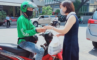 Hà Nội dừng hoạt động shipper tự do