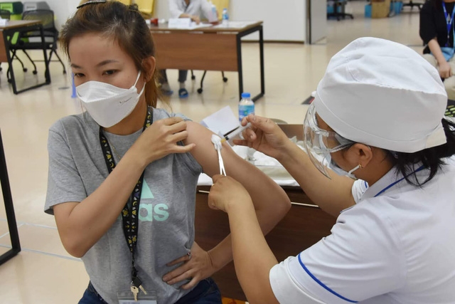 Bộ Y tế sẽ điều chuyển vaccine COVID-19 nếu tỉnh, thành nào tiêm chậm Bộ Y tế sẽ điều chuyển vaccine COVID-19 nếu tỉnh, thành nào tiêm chậm