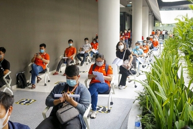 Bộ Y tế đề nghị các địa phương tổ chức tiêm chủng cho mọi người từ 18 tuổi trở lên