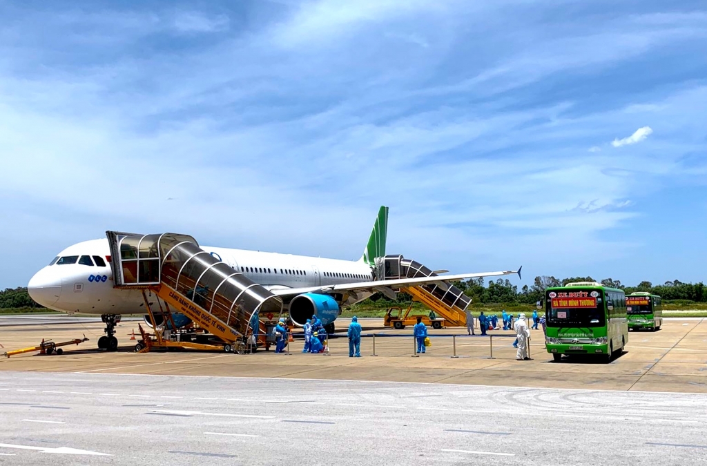 Bamboo Airways bay đưa người dân về Hà Tĩnh: Hành trình hồi hương hơn ngàn cây số Bamboo Airways bay đưa người dân về Hà Tĩnh: Hành trình hồi hương hơn ngàn cây số