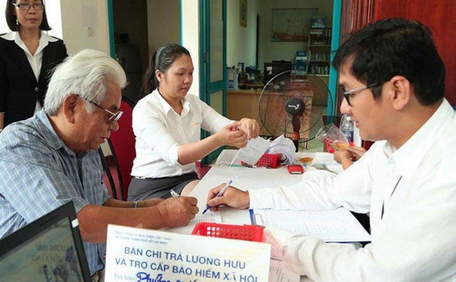 Quy định về nghỉ hưu ở tuổi cao hơn đối với viên chức