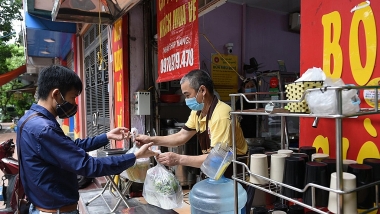Hà Nội bắt đầu mở lại nhiều loại dịch vụ