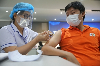 Vaccine COVID-19 sắp về nhiều, Bộ Y tế thúc đẩy các địa phương đẩy nhanh tiêm chủng