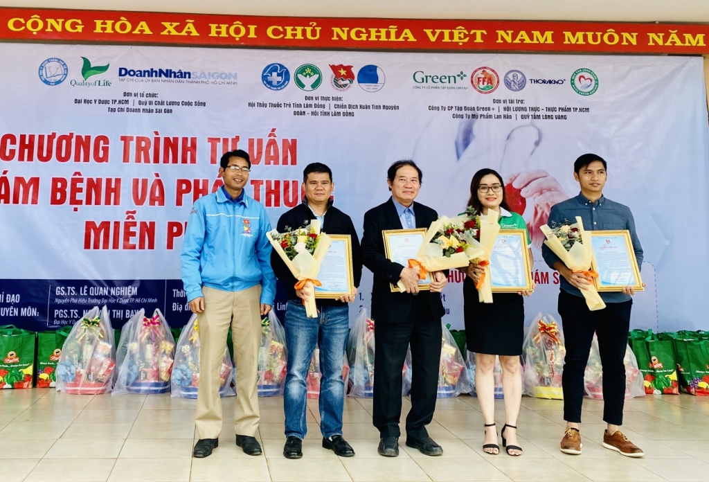 GREEN+ tài trợ 100 triệu đồng tổ chức khám và phát thuốc miễn phí tại Tân Châu - Di Linh - Lâm Đồng GREEN+ tài trợ 100 triệu đồng tổ chức khám và phát thuốc miễn phí tại Tân Châu - Di Linh - Lâm Đồng