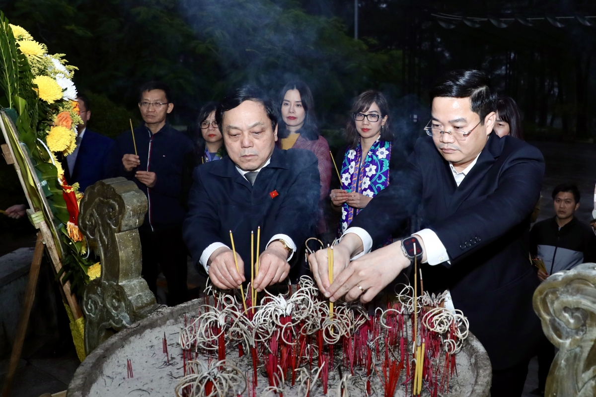 Nhân dịp Tết Nguyên đán Ất Tỵ 2025, Đoàn công tác Bộ Kế hoạch và Đầu tư tri ân tại Quảng Trị