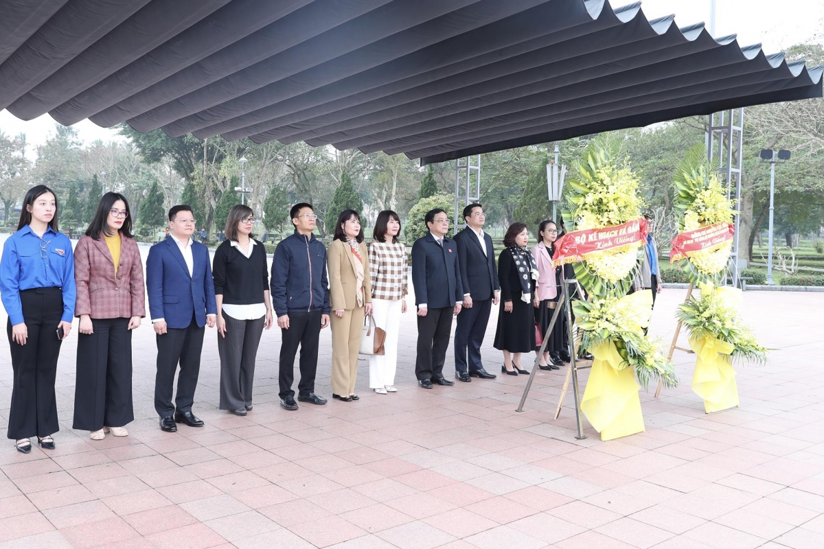 Nhân dịp Tết Nguyên đán Ất Tỵ 2025, Đoàn công tác Bộ Kế hoạch và Đầu tư tri ân tại Quảng Trị