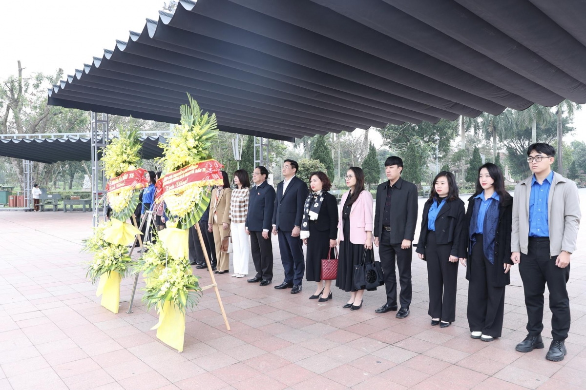 Nhân dịp Tết Nguyên đán Ất Tỵ 2025, Đoàn công tác Bộ Kế hoạch và Đầu tư tri ân tại Quảng Trị