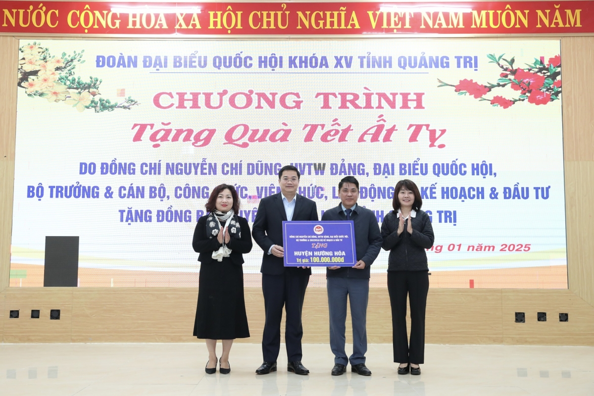 Nhân dịp Tết Nguyên đán Ất Tỵ 2025, Đoàn công tác Bộ Kế hoạch và Đầu tư tri ân tại Quảng Trị