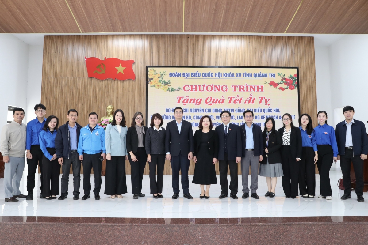 Nhân dịp Tết Nguyên đán Ất Tỵ 2025, Đoàn công tác Bộ Kế hoạch và Đầu tư tri ân tại Quảng Trị