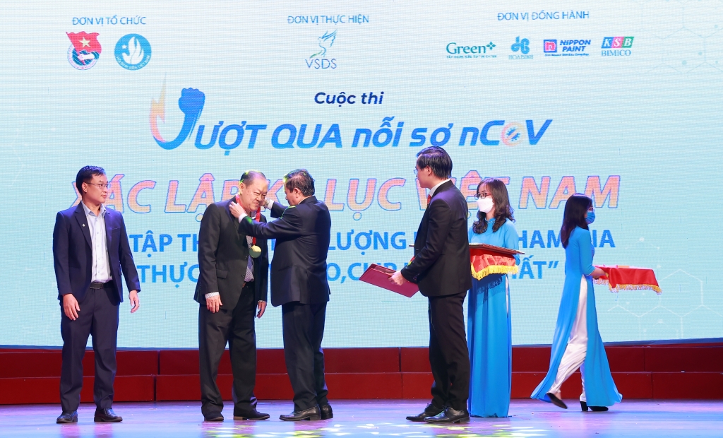 Cuộc thi sáng tác clip “Vượt qua nỗi sợ nCoV” kết thúc với kỷ lục: 5.310 clip tham gia Cuộc thi sáng tác clip “Vượt qua nỗi sợ nCoV” kết thúc với kỷ lục: 5.310 clip tham gia