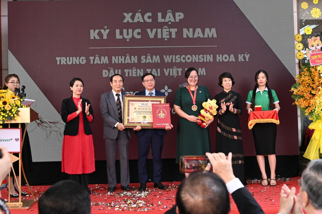 Khai trương Trung tâm Nhân sâm Wisconsin Hoa Kỳ đầu tiên tại Việt Nam Khai trương Trung tâm Nhân sâm Wisconsin Hoa Kỳ đầu tiên tại Việt Nam