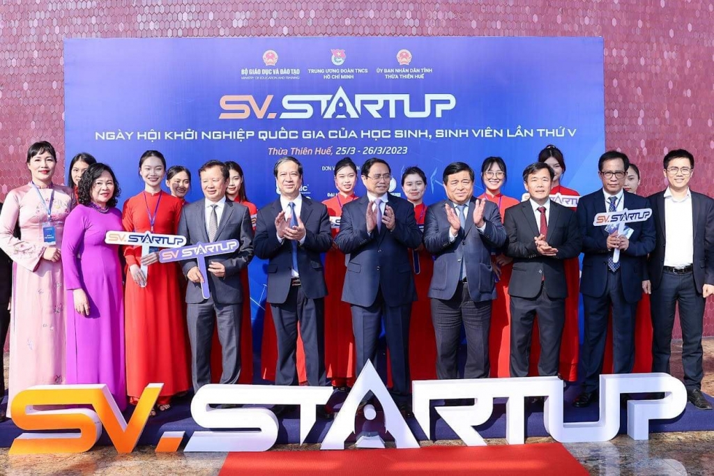 Bộ trưởng Nguyễn Chí Dũng mong thanh niên không ngại thử nghiệm, học hỏi từ thất bại Bộ trưởng Nguyễn Chí Dũng mong thanh niên không ngại thử nghiệm, học hỏi từ thất bại