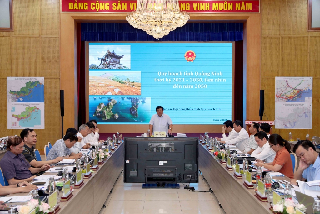 Bộ trưởng Nguyễn Chí Dũng: Tin tưởng Quảng Ninh sẽ viết nên một câu chuyện phát triển mới Bộ trưởng Nguyễn Chí Dũng: Tin tưởng Quảng Ninh sẽ viết nên một câu chuyện phát triển mới