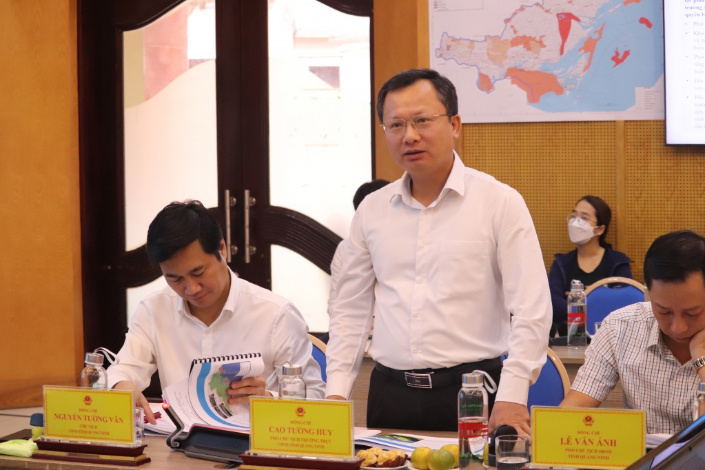 Bộ trưởng Nguyễn Chí Dũng: Tin tưởng Quảng Ninh sẽ viết nên một câu chuyện phát triển mới Bộ trưởng Nguyễn Chí Dũng: Tin tưởng Quảng Ninh sẽ viết nên một câu chuyện phát triển mới