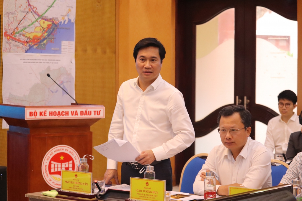 Bộ trưởng Nguyễn Chí Dũng: Tin tưởng Quảng Ninh sẽ viết nên một câu chuyện phát triển mới Bộ trưởng Nguyễn Chí Dũng: Tin tưởng Quảng Ninh sẽ viết nên một câu chuyện phát triển mới