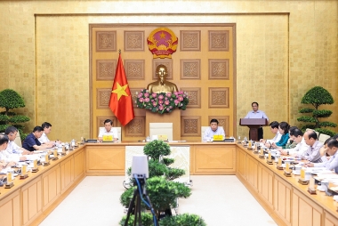 Rủi ro, bất định ngày càng gia tăng, chính sách phải thúc đẩy phục hồi nhanh và bền vững