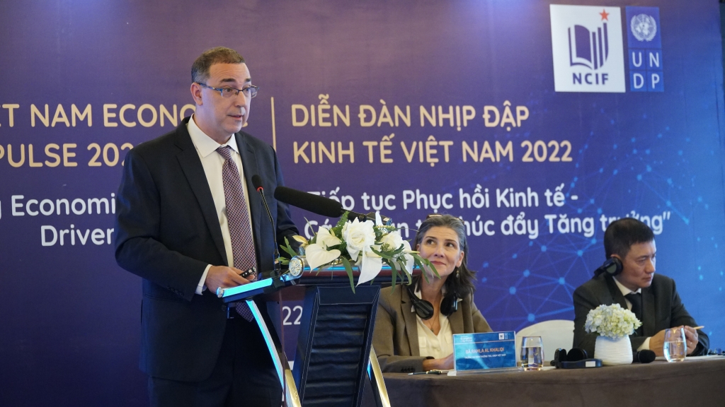 Triển vọng kinh tế Việt Nam tươi sáng, nhưng rủi ro đang gia tăng Triển vọng kinh tế Việt Nam tươi sáng, nhưng rủi ro đang gia tăng