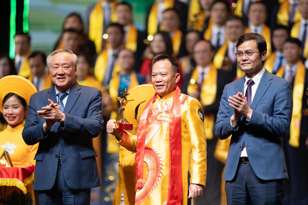 Công ty Cổ phần Stavian Hóa chất vinh dự nhận giải thưởng Sao Vàng Đất Việt năm 2024