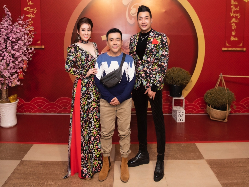 Đạo diễn Nguyễn Anh Tuấn gieo duyên cùng Kim Trang và Phạm Thành Đạo diễn Nguyễn Anh Tuấn gieo duyên cùng Kim Trang và Phạm Thành