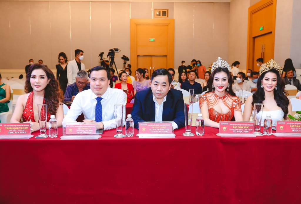 Họp báo ra mắt cuộc thi “Hoa hậu Việt Nam Thời đại” năm 2022 Họp báo ra mắt cuộc thi “Hoa hậu Việt Nam Thời đại” năm 2022
