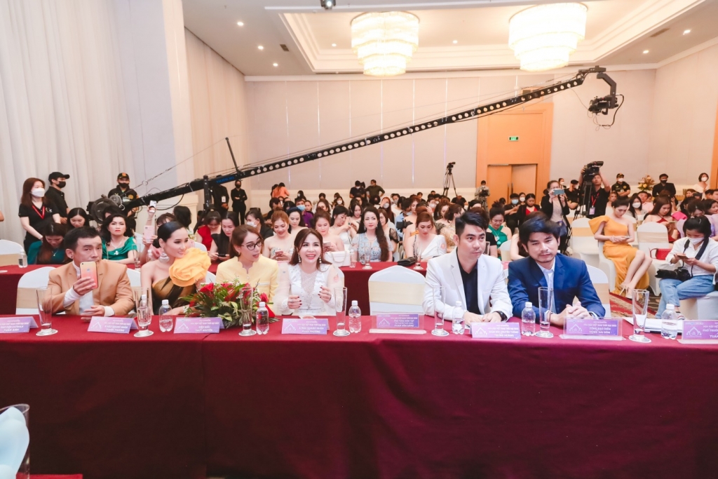 Họp báo ra mắt cuộc thi “Hoa hậu Việt Nam Thời đại” năm 2022 Họp báo ra mắt cuộc thi “Hoa hậu Việt Nam Thời đại” năm 2022