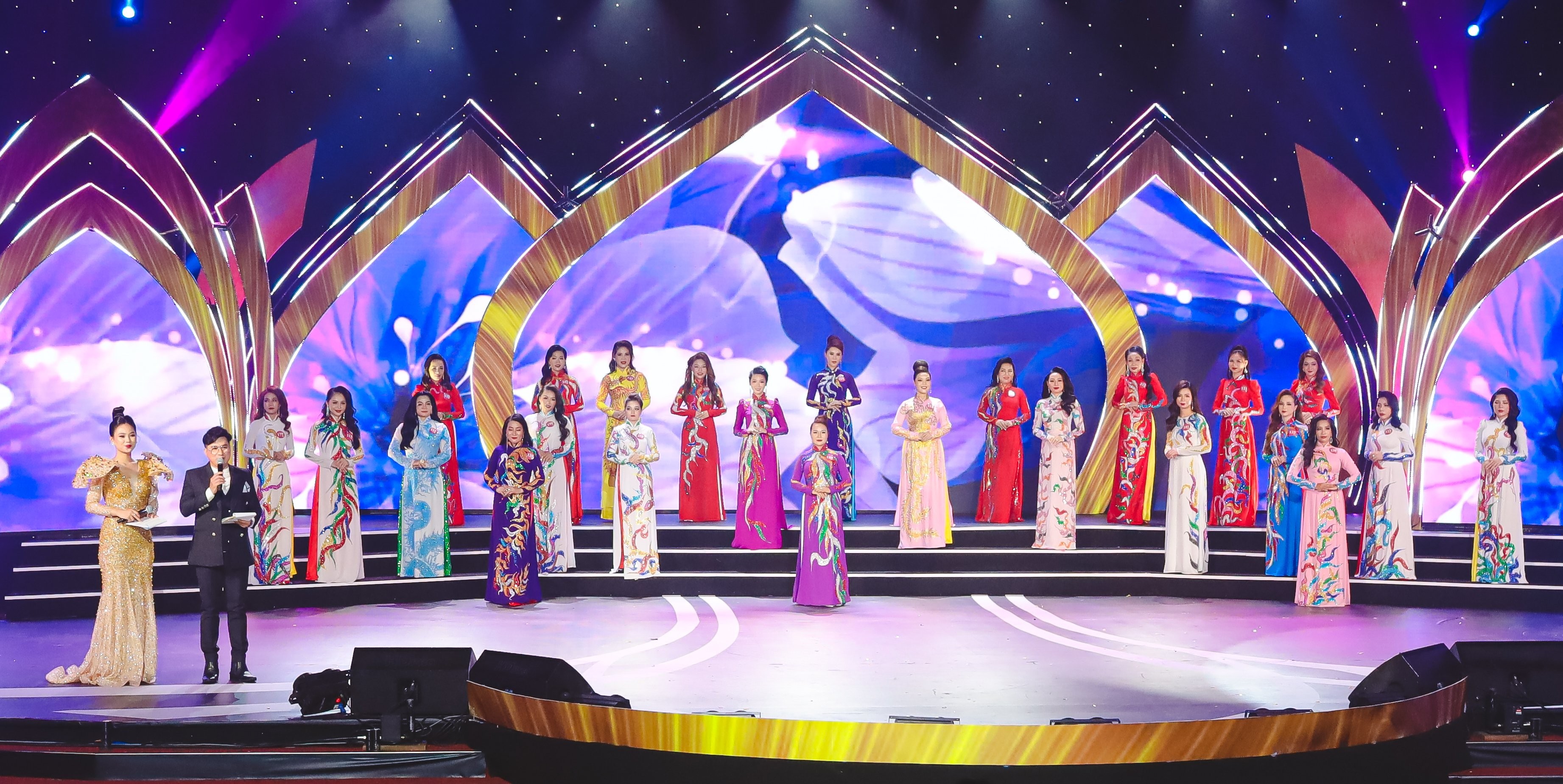 ao-dai-2-1648669011.jpg
