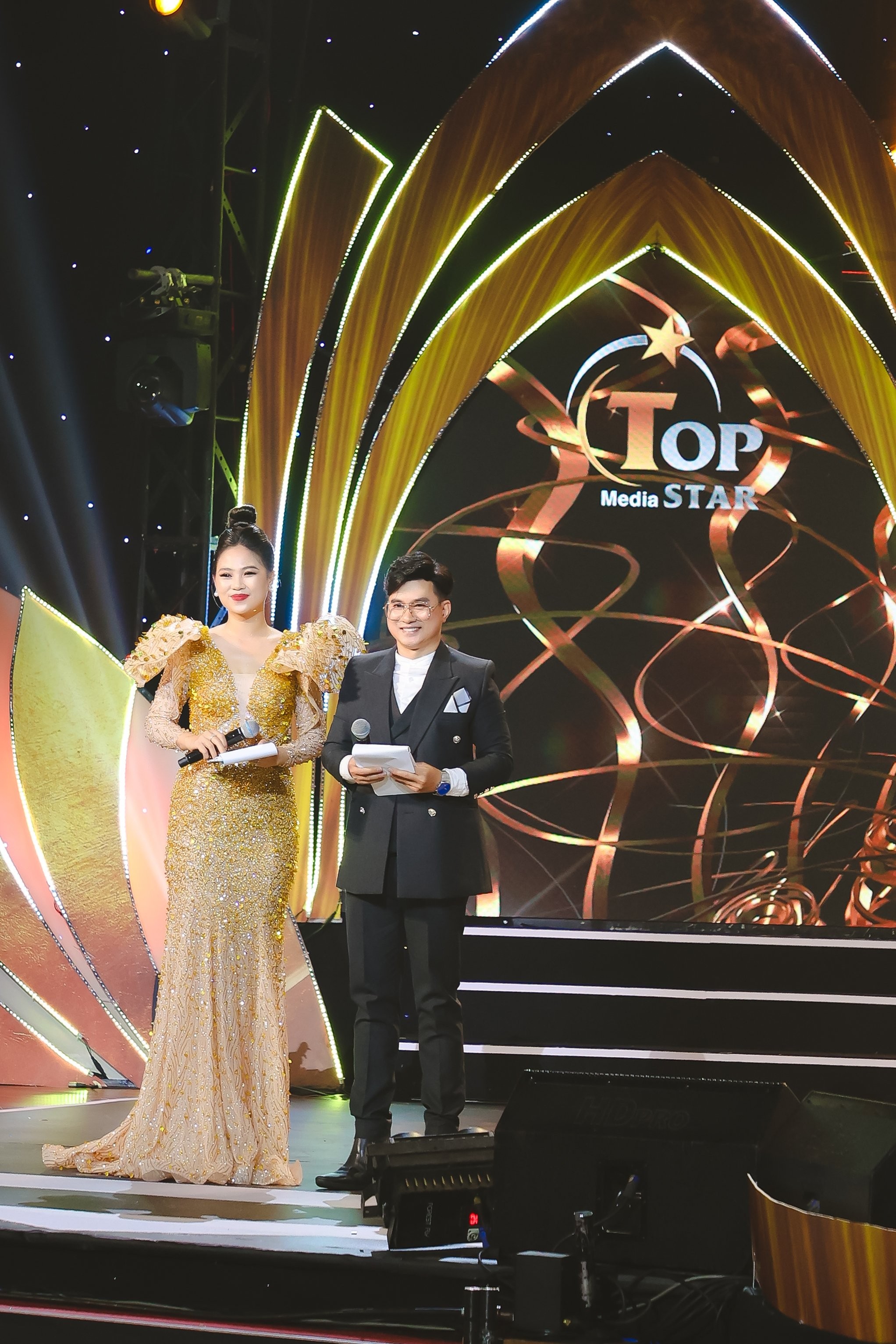 mc-minh-hung-phuong-thao-1648669848.jpg