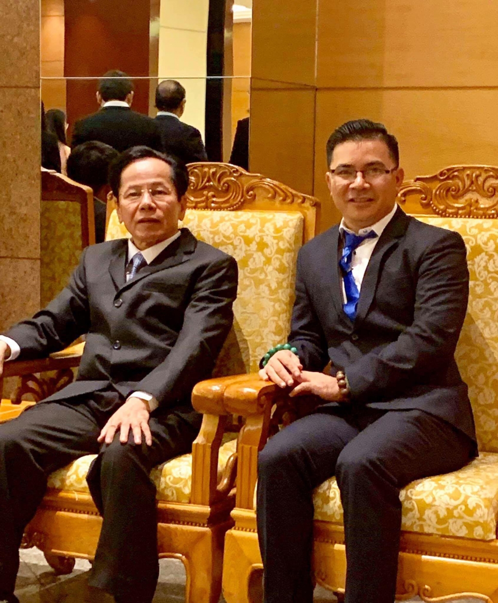 Chụp hình lưu niệm cùng Lê Văn Kiểm CTHDQT Golf Long Thành đồng hành quỹ trẻ em nghèo vượt khó học giỏi Chụp hình lưu niệm cùng Lê Văn Kiểm CTHDQT Golf Long Thành đồng hành quỹ trẻ em nghèo vượt khó học giỏi