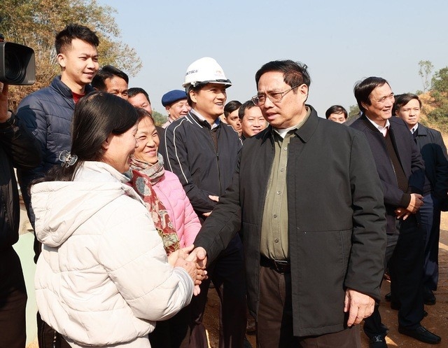 Kiểm tra dự án cao tốc Tuyên Quang-Phú Thọ: Thủ tướng lưu ý không phải người dân bàn giao mặt bằng xong, hoan hô là hết trách nhiệm… Thủ tướng lưu ý không phải người dân bàn giao mặt bằng xong, hoan hô là hết trách nhiệm…