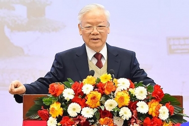 Tự hào và tin tưởng dưới lá cờ vẻ vang của Đảng, quyết tâm xây dựng một nước Việt Nam ngày càng giàu mạnh, văn minh, văn hiến và anh hùng