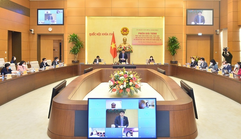 “Nóng” giải trình về tái mở cửa trường học trong bối cảnh Covid-19 phức tạp “Nóng” giải trình về tái mở cửa trường học trong bối cảnh Covid-19 phức tạp