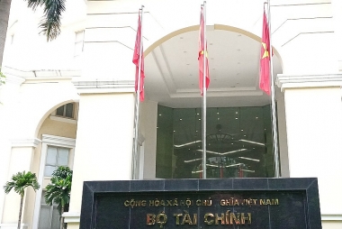 Thuế bảo vệ môi trường với xăng, dầu: Cần giảm sâu hơn