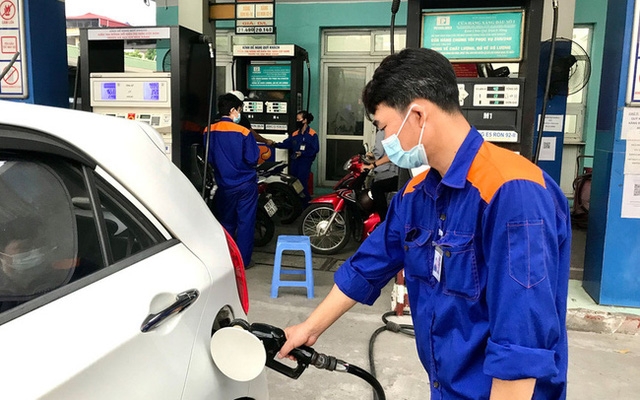 Thuế bảo vệ môi trường với xăng, dầu, cần giảm sâu hơn Thuế bảo vệ môi trường với xăng, dầu: Cần giảm sâu hơn