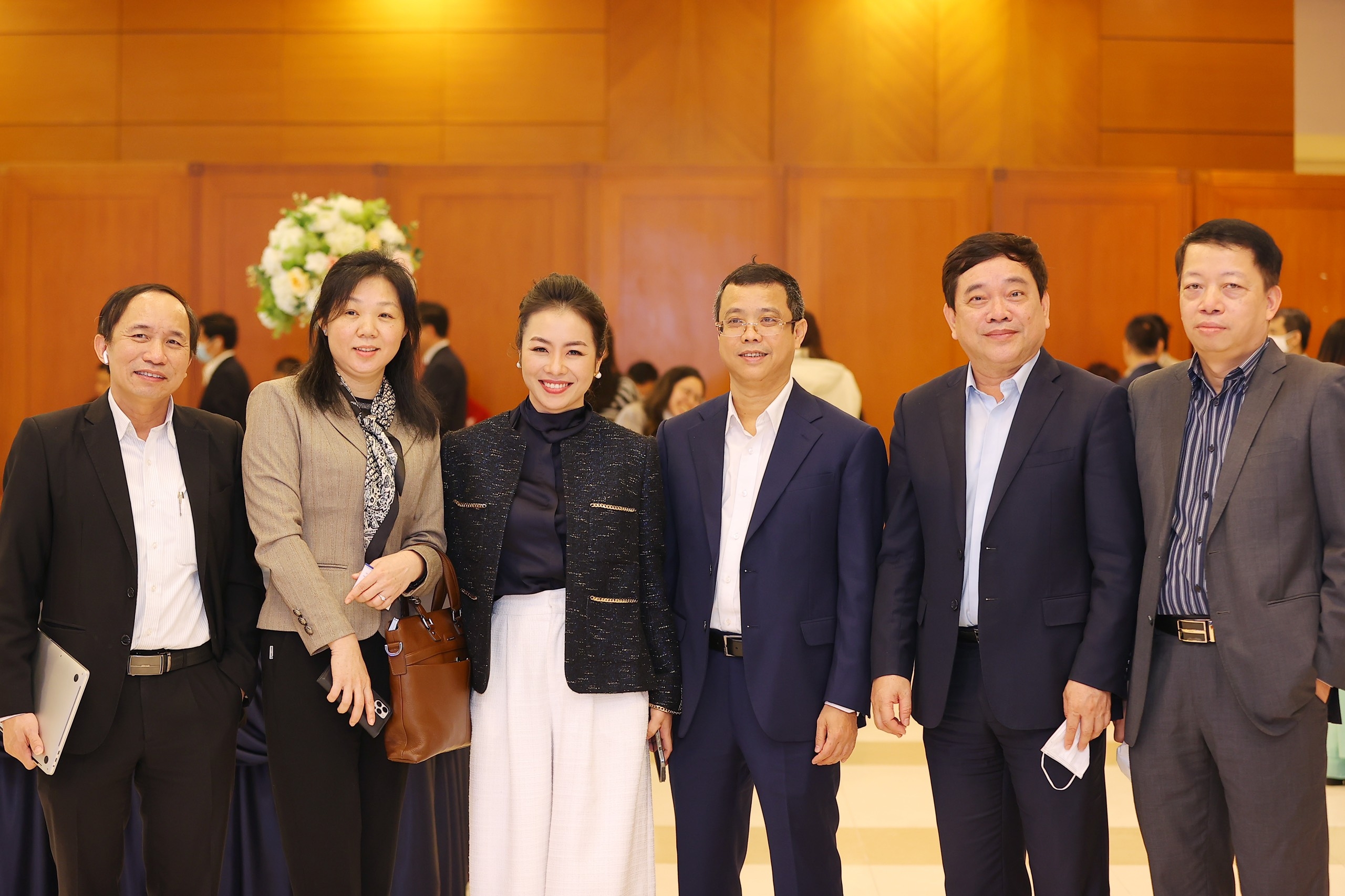 VIỆN TRƯỞNG NGUYỄN THY NGA TIÊN PHONG CÔNG BỐ BÁO CÁO TỔNG HỢP THUẾ SUẤT TỐI THIỂU TOÀN CẦU VIỆN TRƯỞNG NGUYỄN THY NGA TIÊN PHONG CÔNG BỐ BÁO CÁO TỔNG HỢP THUẾ SUẤT TỐI THIỂU TOÀN CẦU