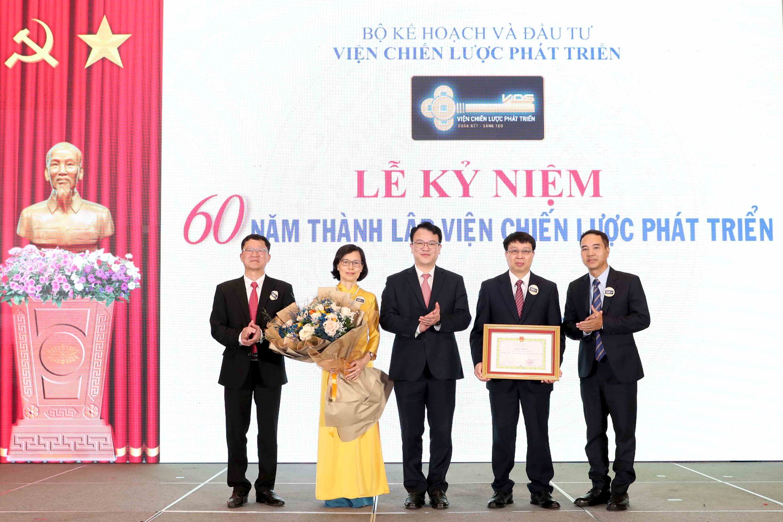 Viện Chiến lược phát triển có vị trí quan trọng hàng đầu trong nghiên cứu chiến lược, quy hoạch phát triển cho quốc gia Viện Chiến lược phát triển có vị trí quan trọng hàng đầu trong nghiên cứu chiến lược, quy hoạch phát triển cho quốc gia