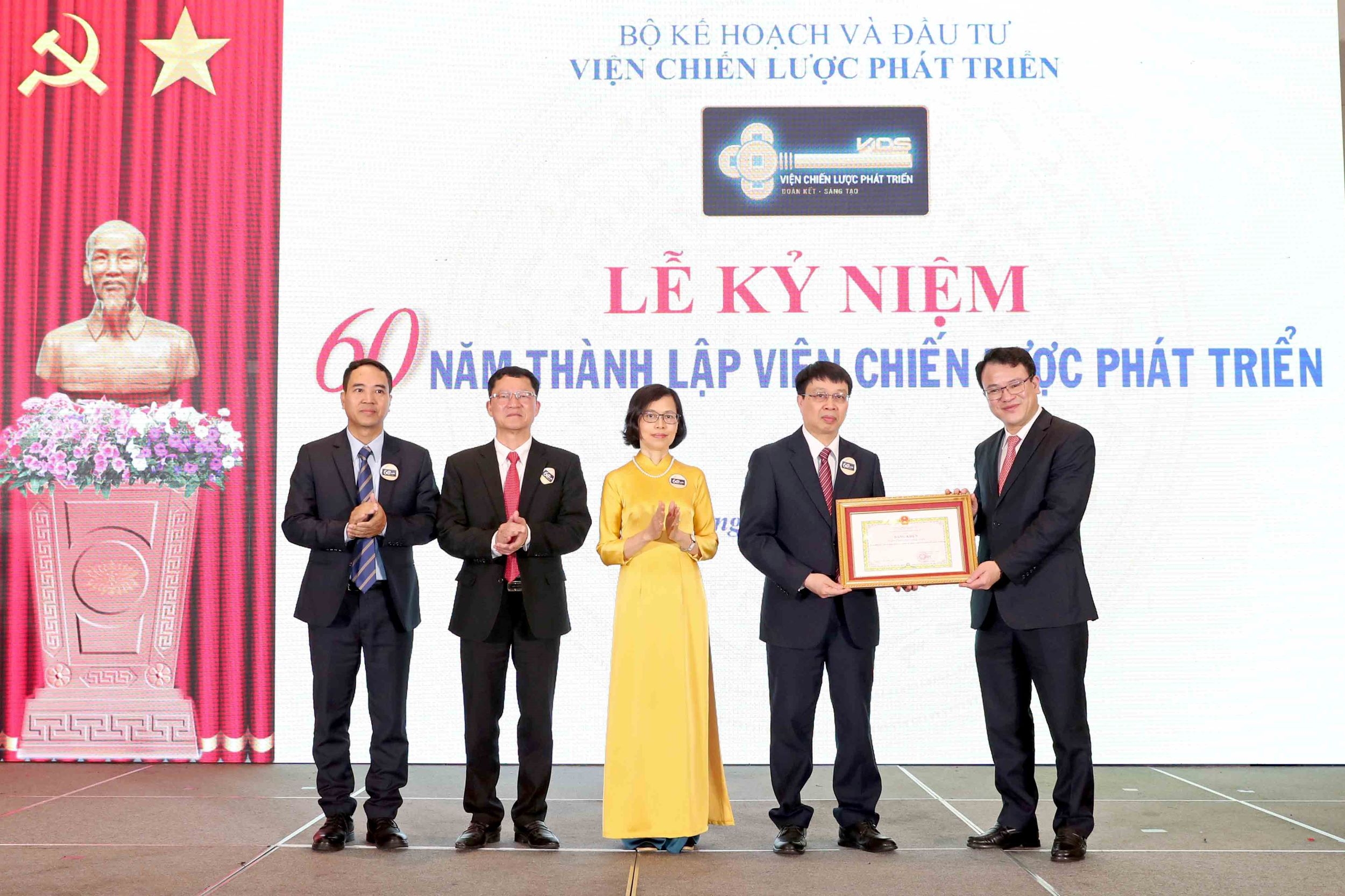 Viện Chiến lược phát triển có vị trí quan trọng hàng đầu trong nghiên cứu chiến lược, quy hoạch phát triển cho quốc gia Viện Chiến lược phát triển có vị trí quan trọng hàng đầu trong nghiên cứu chiến lược, quy hoạch phát triển cho quốc gia