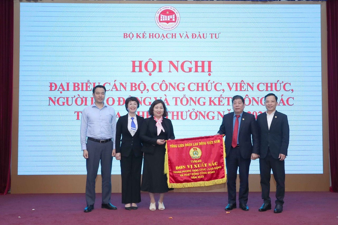 Ngành Kế hoạch, Đầu tư và Thống kê tập trung hoàn thành các đề án, nhiệm vụ được Chính phủ, Thủ tướng Chính phủ giao Ngành Kế hoạch, Đầu tư và Thống kê tập trung hoàn thành các đề án, nhiệm vụ được Chính phủ, Thủ tướng Chính phủ giao