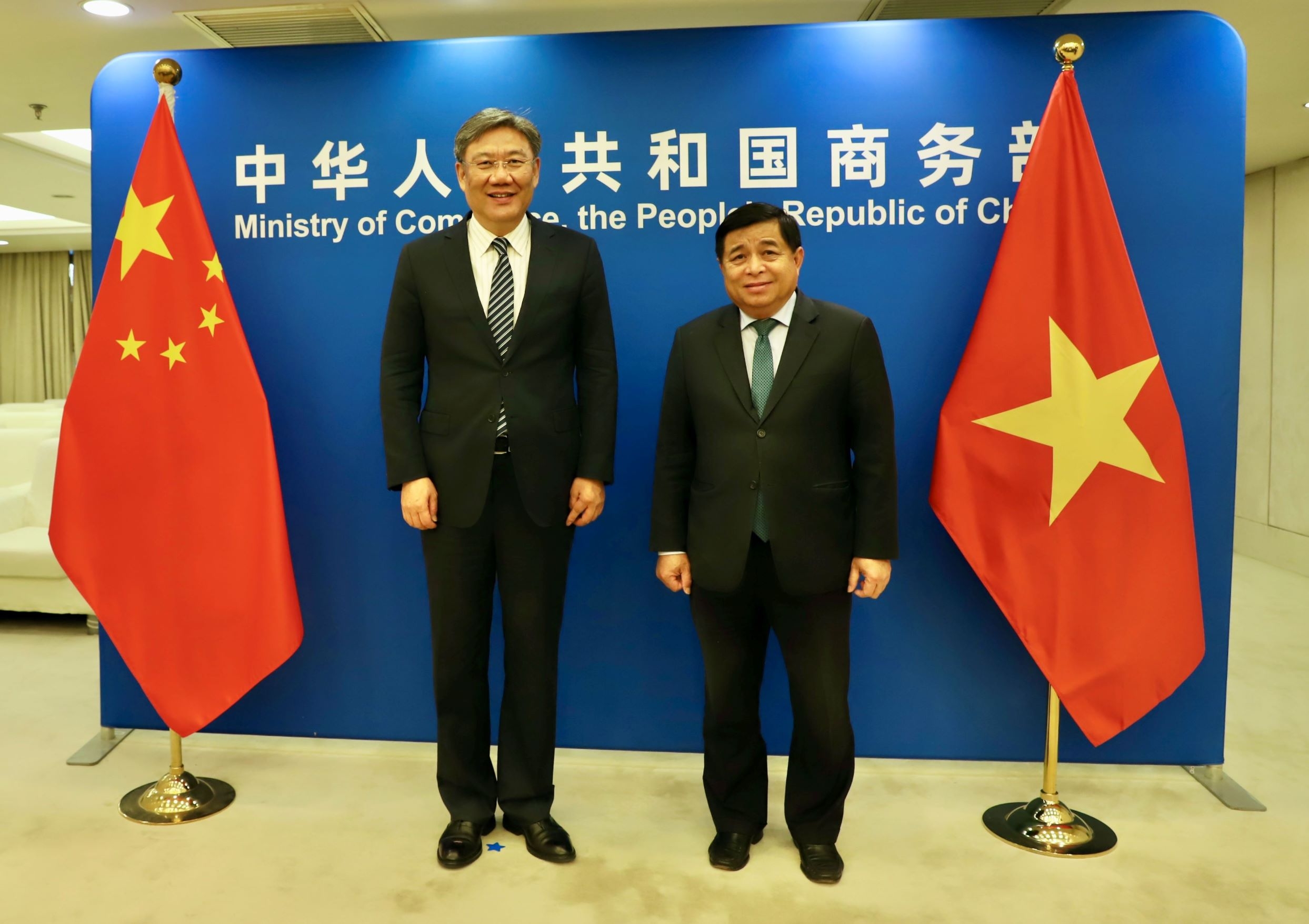 Nghiên cứu bài học của Trung Quốc về xây dựng hệ thống đường sắt tốc độ cao; phát triển mô hình khu thương mại tự do, trung tâm tài chính Nghiên cứu bài học của Trung Quốc về xây dựng hệ thống đường sắt tốc độ cao; phát triển mô hình khu thương mại tự do, trung tâm tài chính