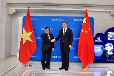 Nghiên cứu bài học của Trung Quốc về xây dựng hệ thống đường sắt tốc độ cao; phát triển mô hình khu thương mại tự do, trung tâm tài chính
