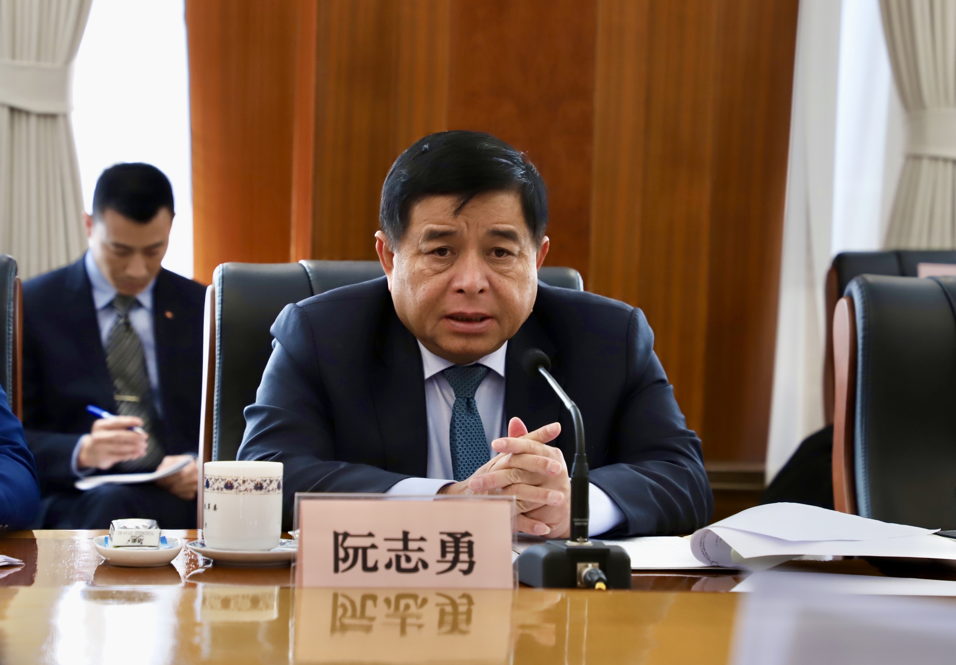 Nghiên cứu bài học của Trung Quốc về xây dựng hệ thống đường sắt tốc độ cao; phát triển mô hình khu thương mại tự do, trung tâm tài chính Nghiên cứu bài học của Trung Quốc về xây dựng hệ thống đường sắt tốc độ cao; phát triển mô hình khu thương mại tự do, trung tâm tài chính