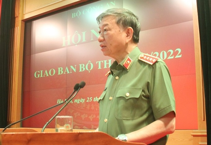 Bộ trưởng Công an: tiếp tục mở rộng đấu tranh với vi phạm trong lĩnh vực chứng khoán Bộ trưởng Công an: tiếp tục mở rộng đấu tranh với vi phạm trong lĩnh vực chứng khoán