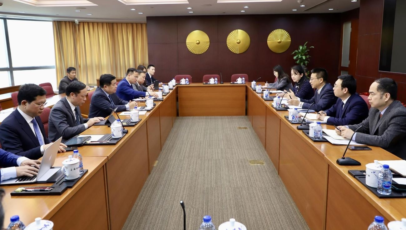 Tìm hiểu, nghiên cứu bài học của Trung Quốc về xây dựng trung tâm tài chính quốc tế Tìm hiểu, nghiên cứu bài học của Trung Quốc về xây dựng trung tâm tài chính quốc tế