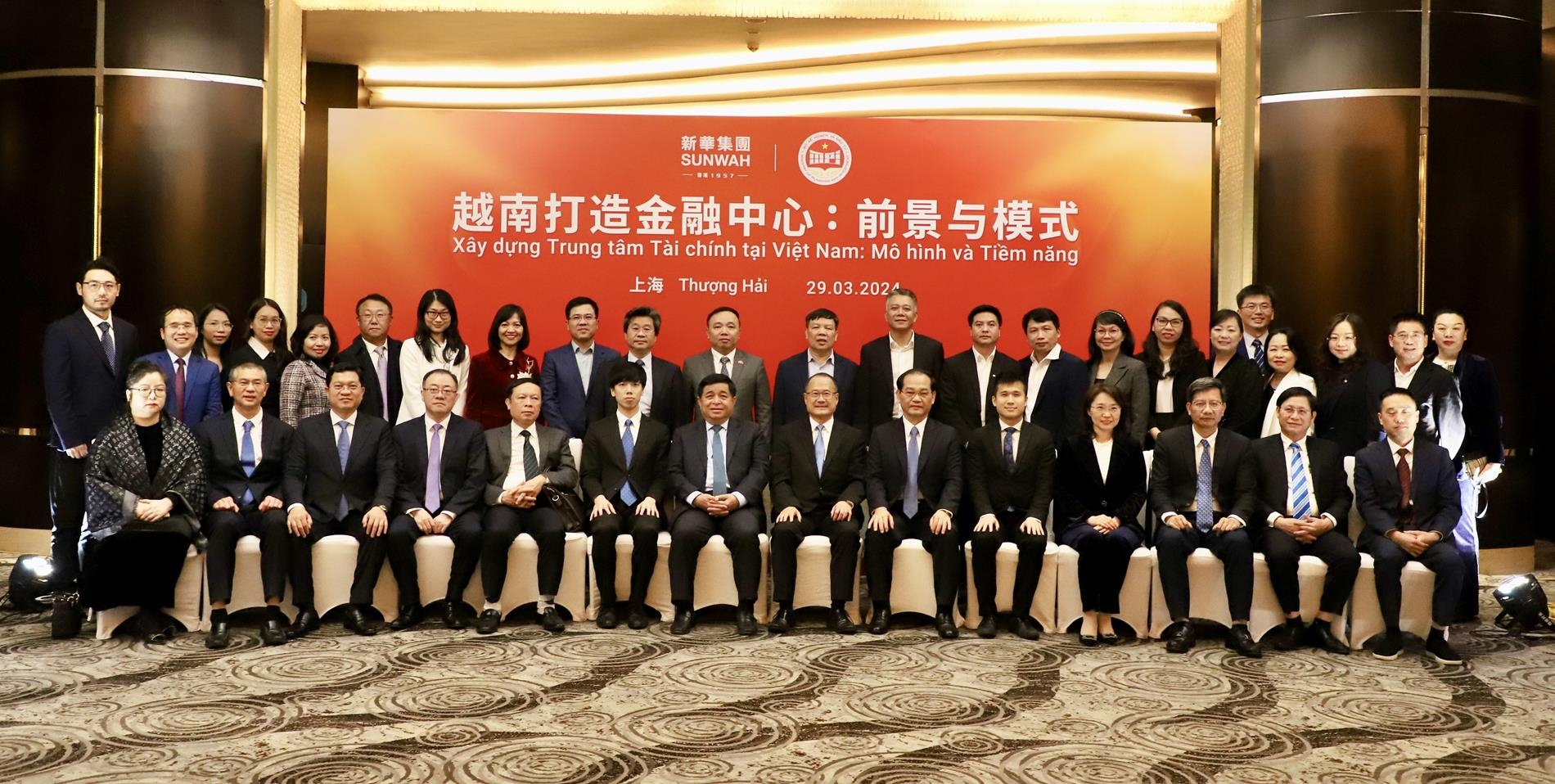 Tìm hiểu, nghiên cứu bài học của Trung Quốc về xây dựng trung tâm tài chính quốc tế Tìm hiểu, nghiên cứu bài học của Trung Quốc về xây dựng trung tâm tài chính quốc tế