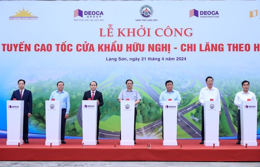Thăm cửa khẩu Hữu Nghị, Thủ tướng Phạm Minh Chính lưu ý việc phân cấp, phân quyền; tạo thuận lợi cho người dân, doanh nghiệp… Thăm cửa khẩu Hữu Nghị, Thủ tướng Phạm Minh Chính lưu ý việc phân cấp, phân quyền; tạo thuận lợi cho người dân, doanh nghiệp…