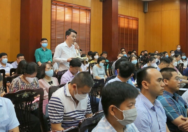 Cổ đông chất vấn lãnh đạo DBC vì sao giá cổ phiếu giảm mạnh? Cổ đông chất vấn lãnh đạo DBC vì sao giá cổ phiếu giảm mạnh?