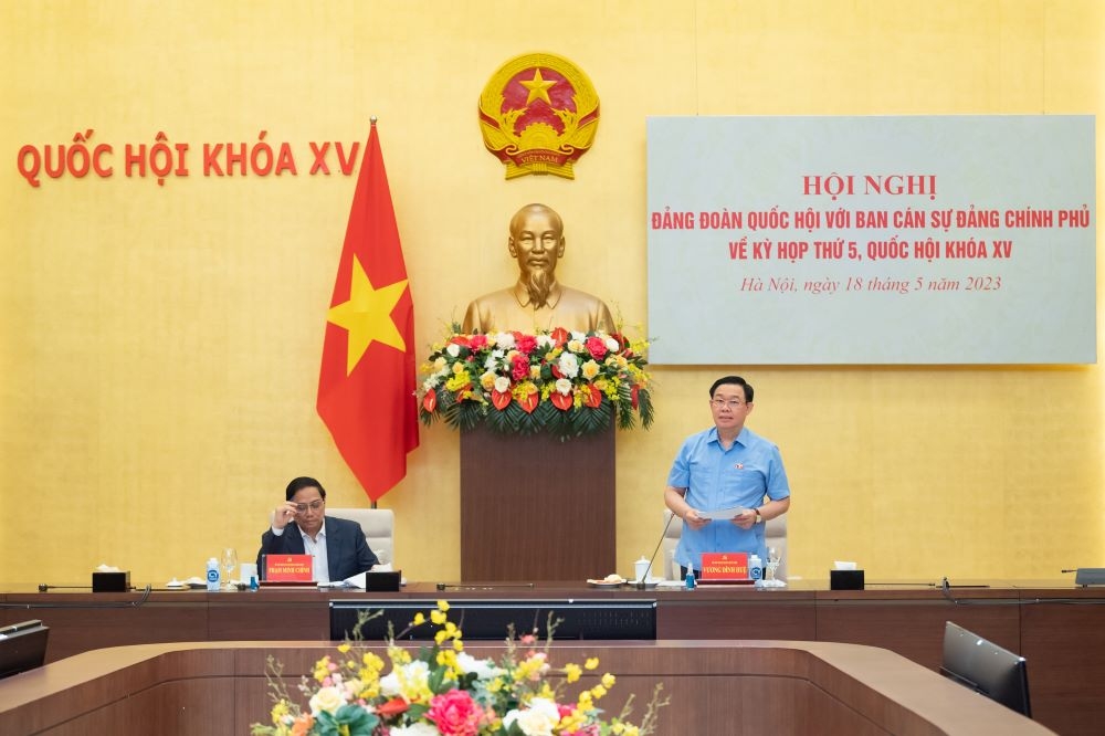 Khối lượng công việc tại Kỳ họp thứ 5 của Quốc hội rất nặng nề… Khối lượng công việc tại Kỳ họp thứ 5 của Quốc hội rất nặng nề…