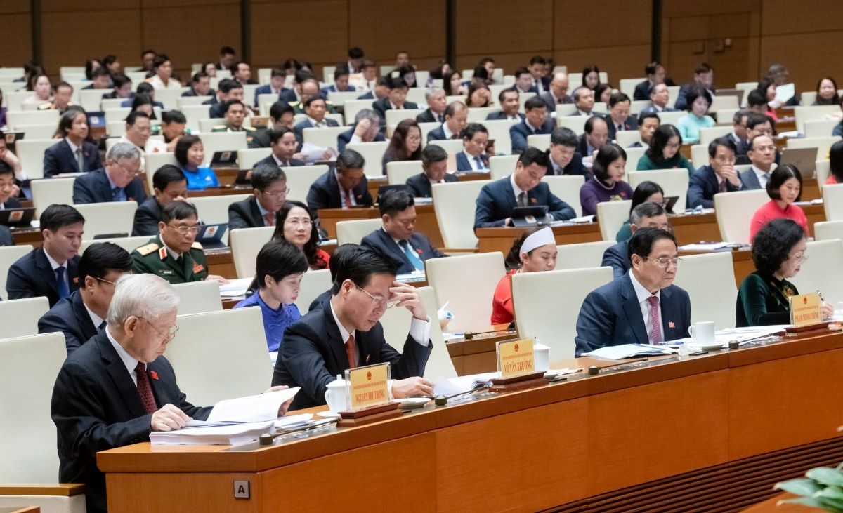 Hoàn thiện hệ thống pháp luật bảo đảm minh bạch, không tạo kẽ hở cho các hành vi tiêu cực, ích nhóm… Hoàn thiện hệ thống pháp luật bảo đảm minh bạch, không tạo kẽ hở cho các hành vi tiêu cực, lợi ích nhóm…